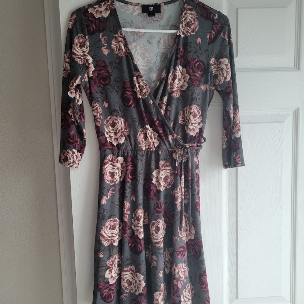 iZ Byer V-Neck 3/4 Sleeve Dress